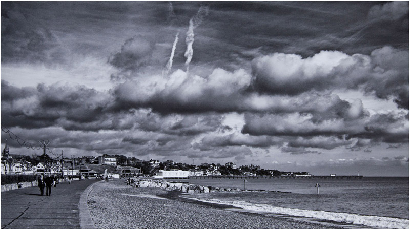 Felixtow Promenade on a cloudy day.jpg